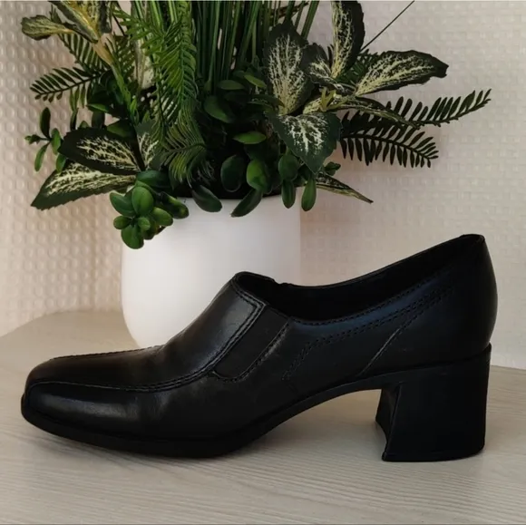 Clarks Montague Black Women's Casual Closed-Toe 2 &quot;Heel Shoes, Size 7M