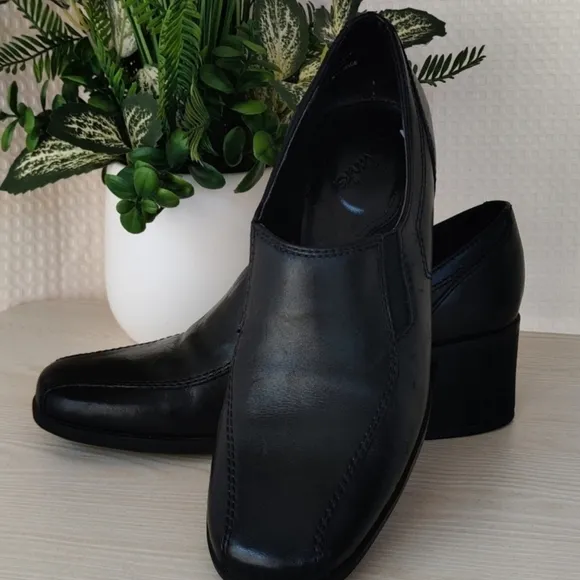 Clarks Montague Black Women's Casual Closed-Toe 2 &quot;Heel Shoes, Size 7M