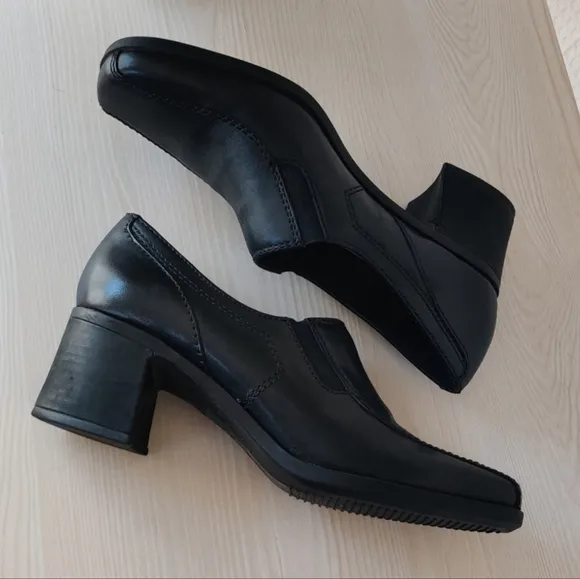 Clarks Montague Black Women's Casual Closed-Toe 2 &quot;Heel Shoes, Size 7M