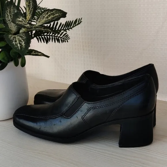 Clarks Montague Black Women's Casual Closed-Toe 2 &quot;Heel Shoes, Size 7M