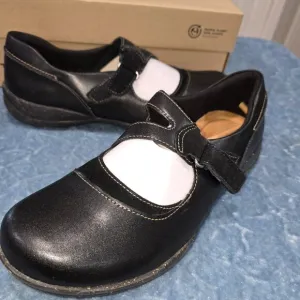 Clarks Women's Size 10N - Roseville Jane Comfort Flats - Black Mary Jane Shoes