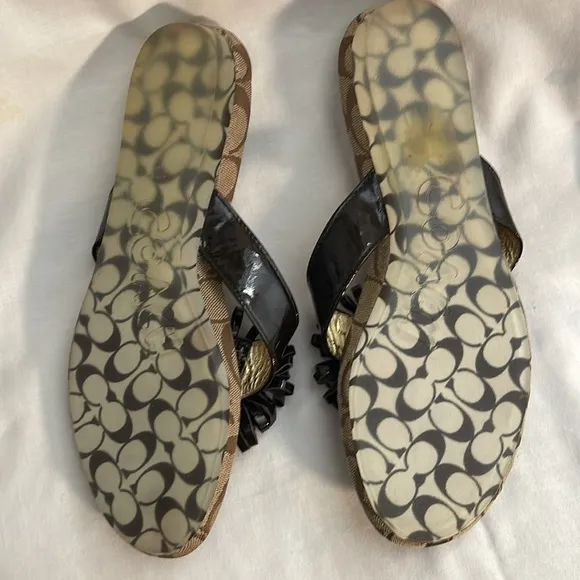 Coach Brown Patent Leather Thomg Sandal W/ Bow Size 7 1/2