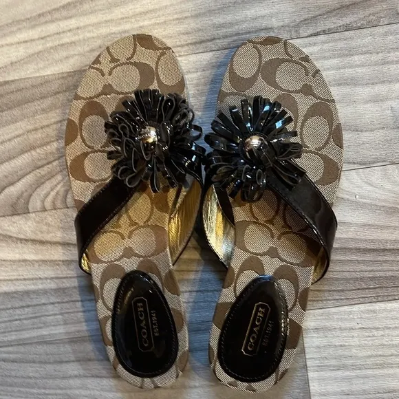 Coach Brown Patent Leather Thomg Sandal W/ Bow Size 7 1/2