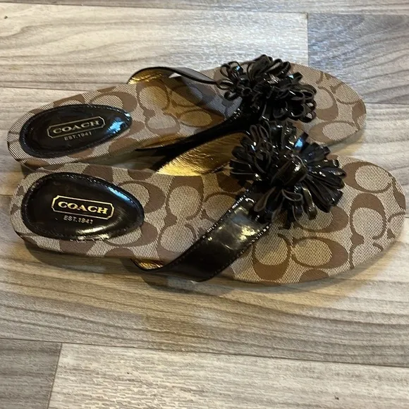 Coach Brown Patent Leather Thomg Sandal W/ Bow Size 7 1/2