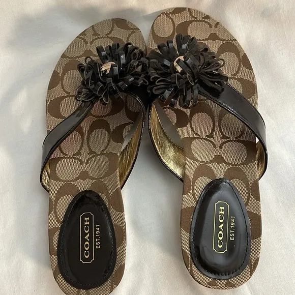 Coach Brown Patent Leather Thomg Sandal W/ Bow Size 7 1/2