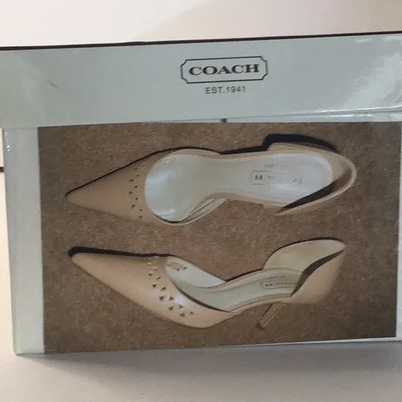 💥💥COACH 💥💥.                  LOW HEEL PUMPS