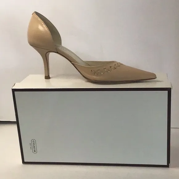 💥💥COACH 💥💥.                  LOW HEEL PUMPS