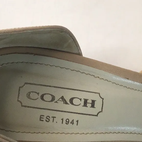 💥💥COACH 💥💥.                  LOW HEEL PUMPS