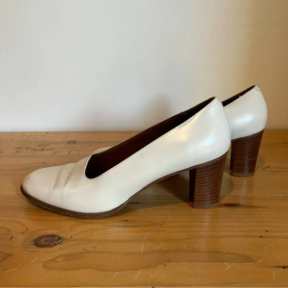 Coach Vintage Cream Leather Block Heel Pumps