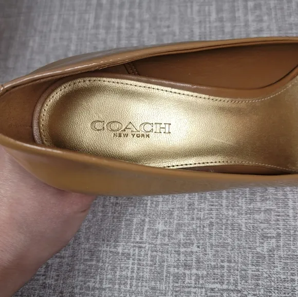 Coach Zan Patent Leather Pumps Tan Black Heels Women's Size 9 Shoes