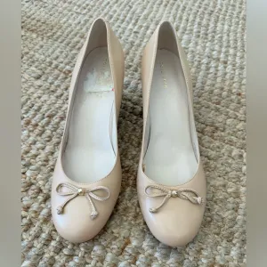 Cole Haan Women’s Elsie Bow Wedge Sz 9.5 Beige Slip On Shoes MSRP $180. NWOT