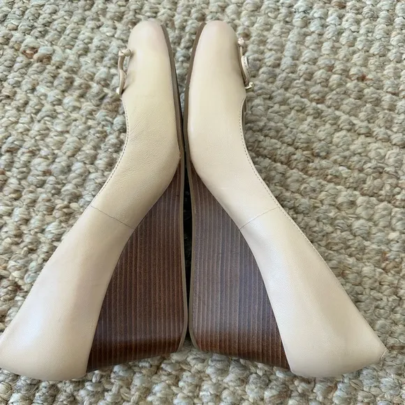 Cole Haan Women’s Elsie Bow Wedge Sz 9.5 Beige Slip On Shoes MSRP $180. NWOT