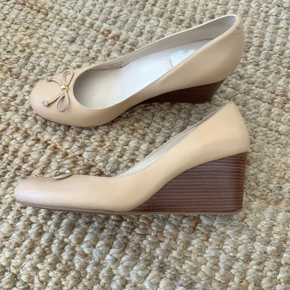 Cole Haan Women’s Elsie Bow Wedge Sz 9.5 Beige Slip On Shoes MSRP $180. NWOT