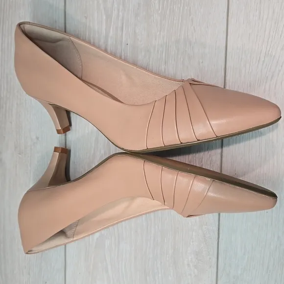 Collection By Clarks Elegant Women's Pumps The Pointed Toe Heels Shoes 9M