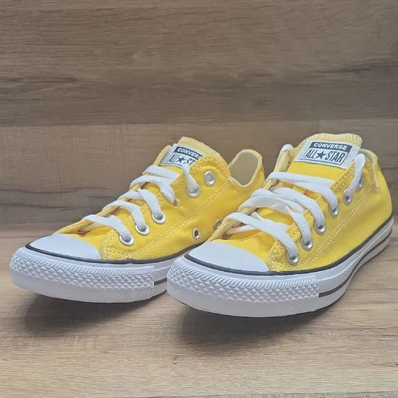 Converse Kids Yellow Sneakers Converse shoes women Brand new in the box no lid.