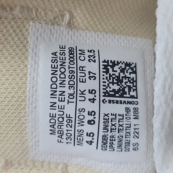 Converse Kids Yellow Sneakers Converse shoes women Brand new in the box no lid.