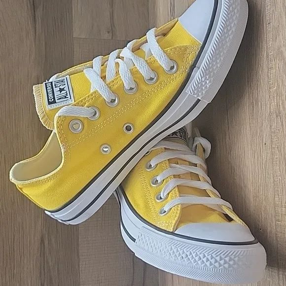 Converse Kids Yellow Sneakers Converse shoes women Brand new in the box no lid.