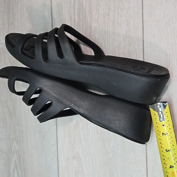 Crocs Women Rhoda Wedge Sandals shoes sz 11