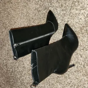 Danielle Guizio Vault boot heels size 10 M