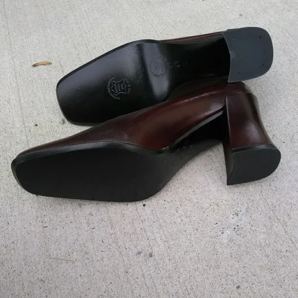 Delman Brand Classic Leather Heeled Pumps
