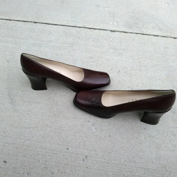 Delman Brand Classic Leather Heeled Pumps