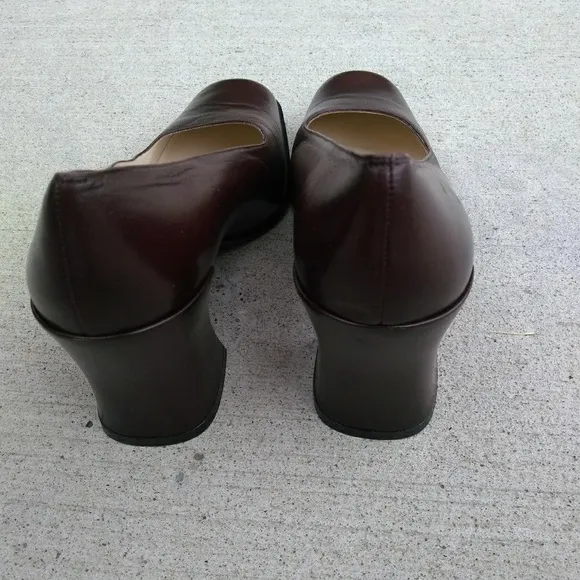 Delman Brand Classic Leather Heeled Pumps