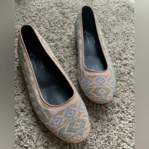 Donald J Pliner flats embroidered multicolor bids size 7 blushed pink &amp; blue