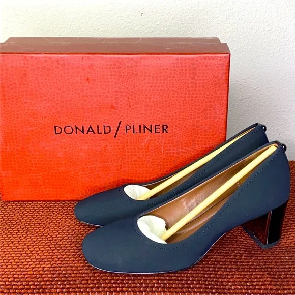 Donald J Pliner Heels Pumps NWT CORIN-D Size 6