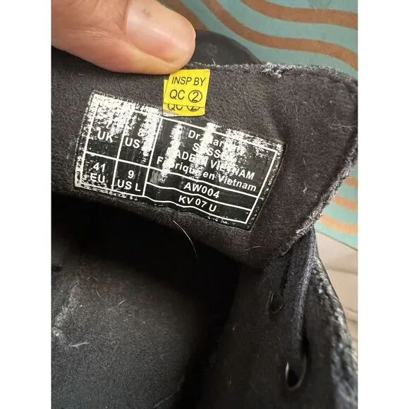 Dr Martens Black P1004122/AW004 Men's Sz 8M 9L‎ Made in England