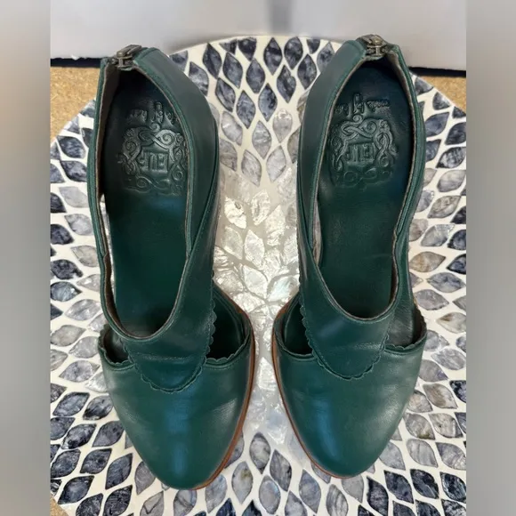 Elf Rain Kiss handmade Emerald Green leather booties 9.5