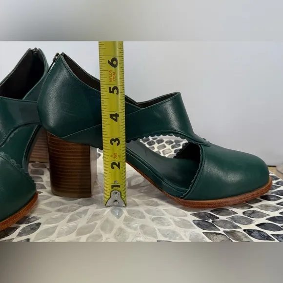 Elf Rain Kiss handmade Emerald Green leather booties 9.5