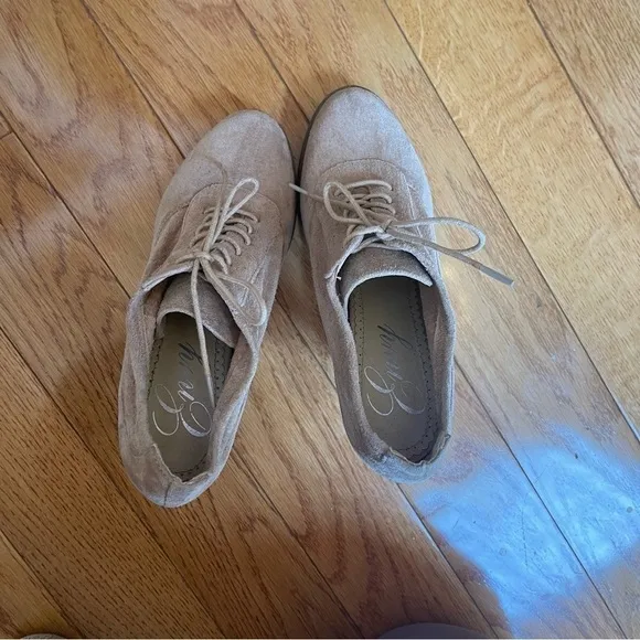 Envy Mary Sz 7 Lace Up Tan Beige Leather Suede Oxfords Shoes Pumps Stilettos