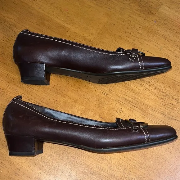 Flexation by Aerosoles Womens Size 8 Brown Loafer Dress Shoe with Gold Buckle