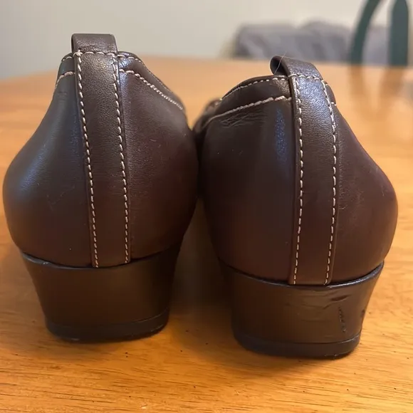 Flexation by Aerosoles Womens Size 8 Brown Loafer Dress Shoe with Gold Buckle