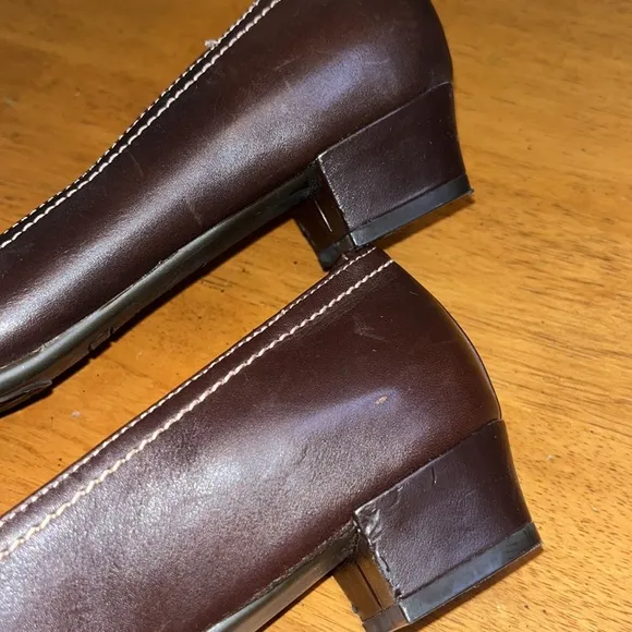 Flexation by Aerosoles Womens Size 8 Brown Loafer Dress Shoe with Gold Buckle