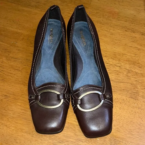 Flexation by Aerosoles Womens Size 8 Brown Loafer Dress Shoe with Gold Buckle