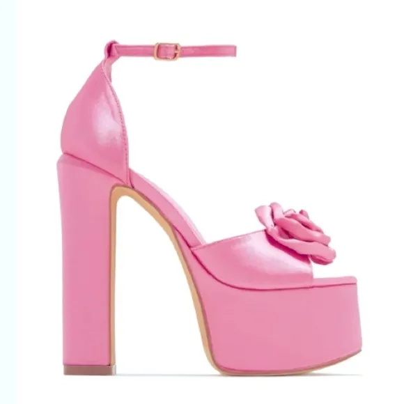 Flower 🌸 satin platform heels sandals. Mary Jane