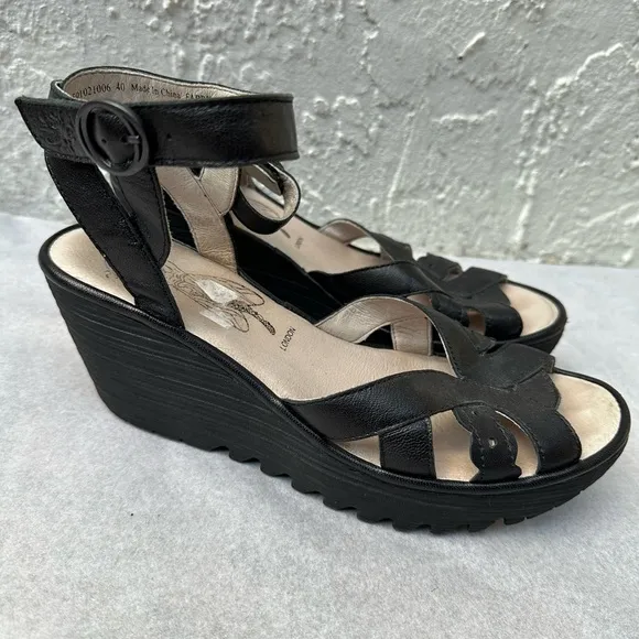 FLY LONDON Shoes Women 40 YRAT 021 Black Ankle Strap Buckle Closure Wedge Sandal