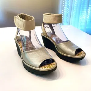 FLY‎ London Women's Yula White Pearl Leather Wedge Pumps EU Size 37 US 6.5 / 7