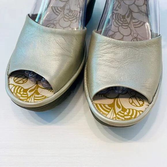 FLY‎ London Women's Yula White Pearl Leather Wedge Pumps EU Size 37 US 6.5 / 7