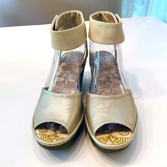 FLY‎ London Women's Yula White Pearl Leather Wedge Pumps EU Size 37 US 6.5 / 7