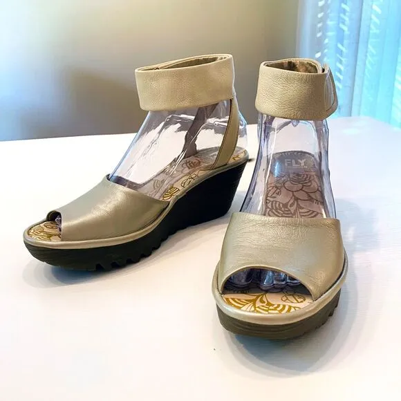 FLY‎ London Women's Yula White Pearl Leather Wedge Pumps EU Size 37 US 6.5 / 7