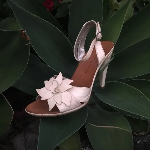 FRANCESCO MORICHETTI vintage white patent leather heels