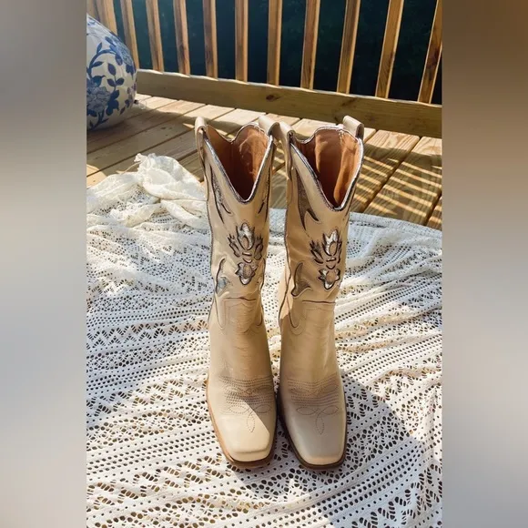 Free People creamy Cowboy Boots with silver details size 8.5 NWT