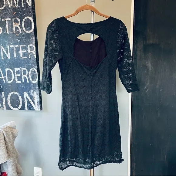 🍕🍍Free People Holly green &amp; Metallic Gold Scalloped Lace Mini Dress cutout