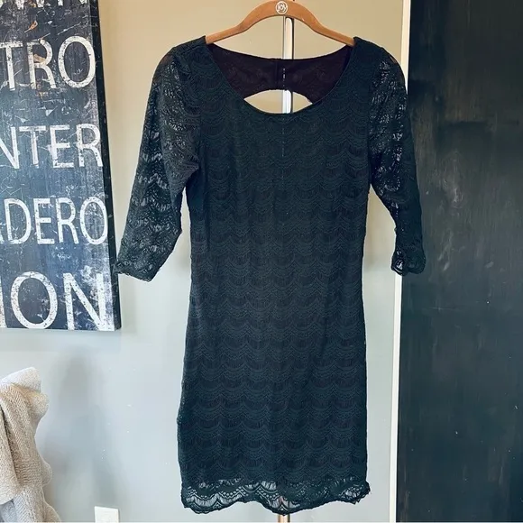 🍕🍍Free People Holly green &amp; Metallic Gold Scalloped Lace Mini Dress cutout