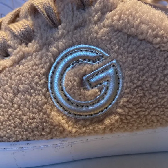 GBG By Guess Los Angeles cutest sneakers size 8 NWT