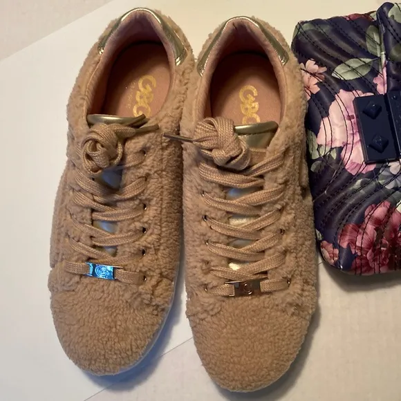 GBG By Guess Los Angeles cutest sneakers size 8 NWT