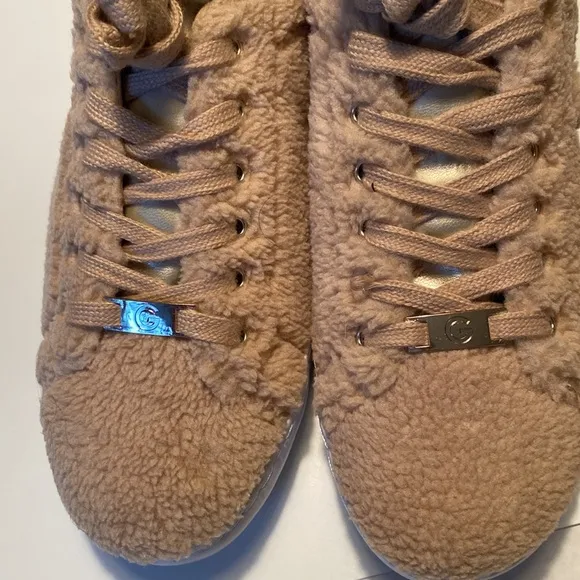 GBG By Guess Los Angeles cutest sneakers size 8 NWT