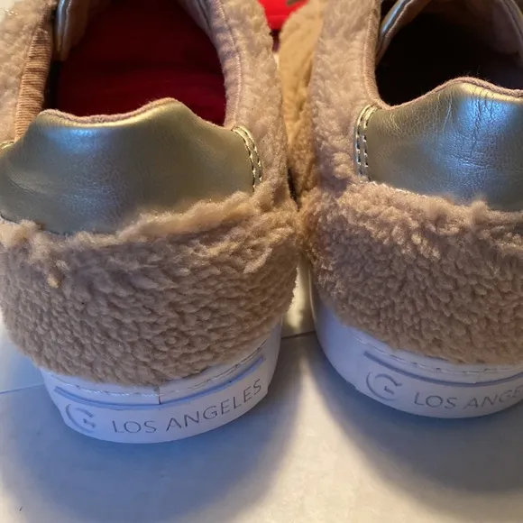 GBG By Guess Los Angeles cutest sneakers size 8 NWT